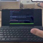 Il hacke une machine à écrire numérique pour en faire un terminal Linux dédié aux IA Il hacke une machine à écrire numérique pour en faire un terminal Linux dédié aux IA