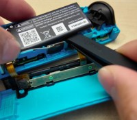 Tutoriel officiel pour changer la batterie d'un Joy-Con de Switch. // Source : Nintendo