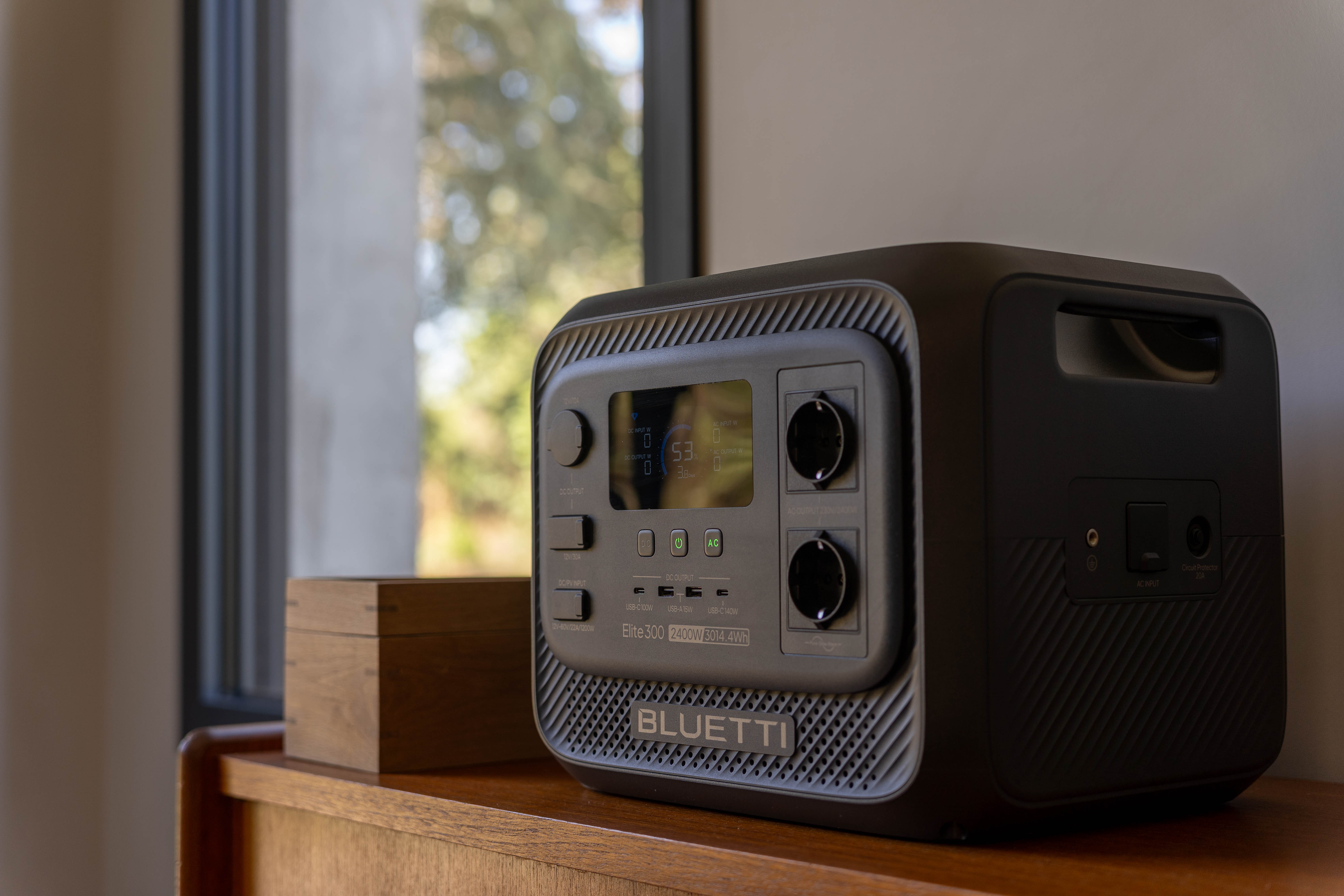 On a testé la batterie solaire 3 kWh la plus compacte du marché : Bluetti Elite 300