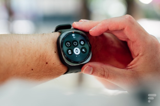 La Samsung Galaxy Watch Ultra 2 // Source : Robin Wycke - Frandroid