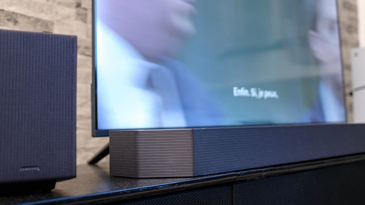 Samsung HW-Q990H : cette barre de son notée 9/10 transforme votre salon en un véritable système home cinéma et perd 200 €