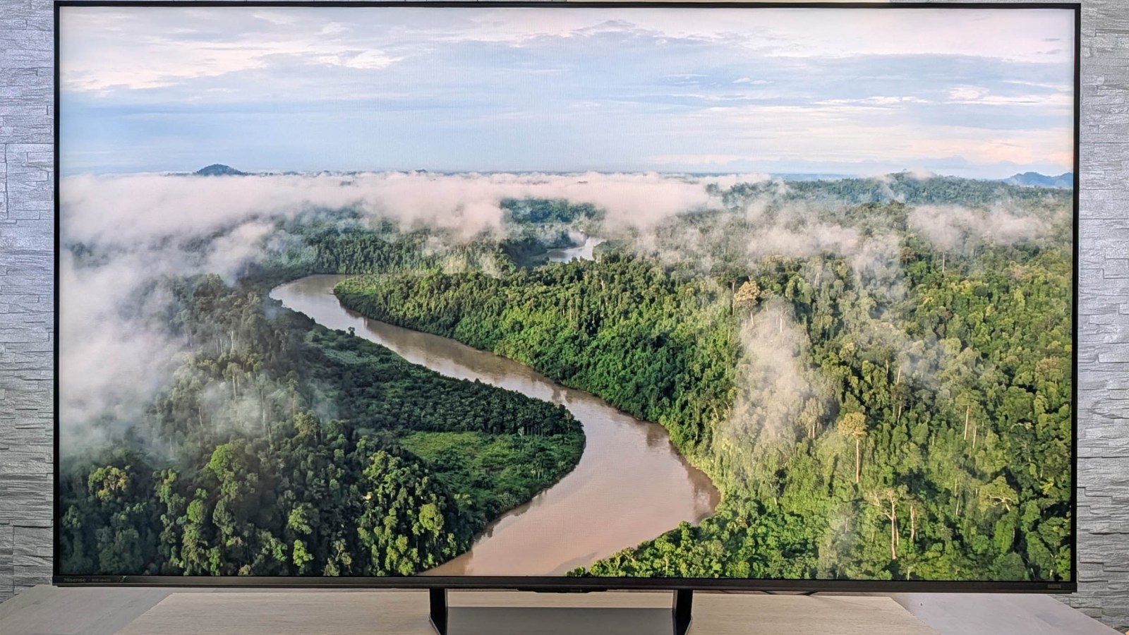 Hisense 65UR8S (2026) : ce TV d’exception avec dalle 180 Hz et Dolby Vision 2 coûte 200 € de moins