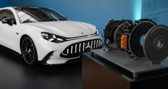 Der innovative Axial-Fluss-Motor läuft seit Juni 2026 in Großserie in Berlin vom Band. The innovative axial-flux motor has been rolling off the production line in Berlin since June 2026.