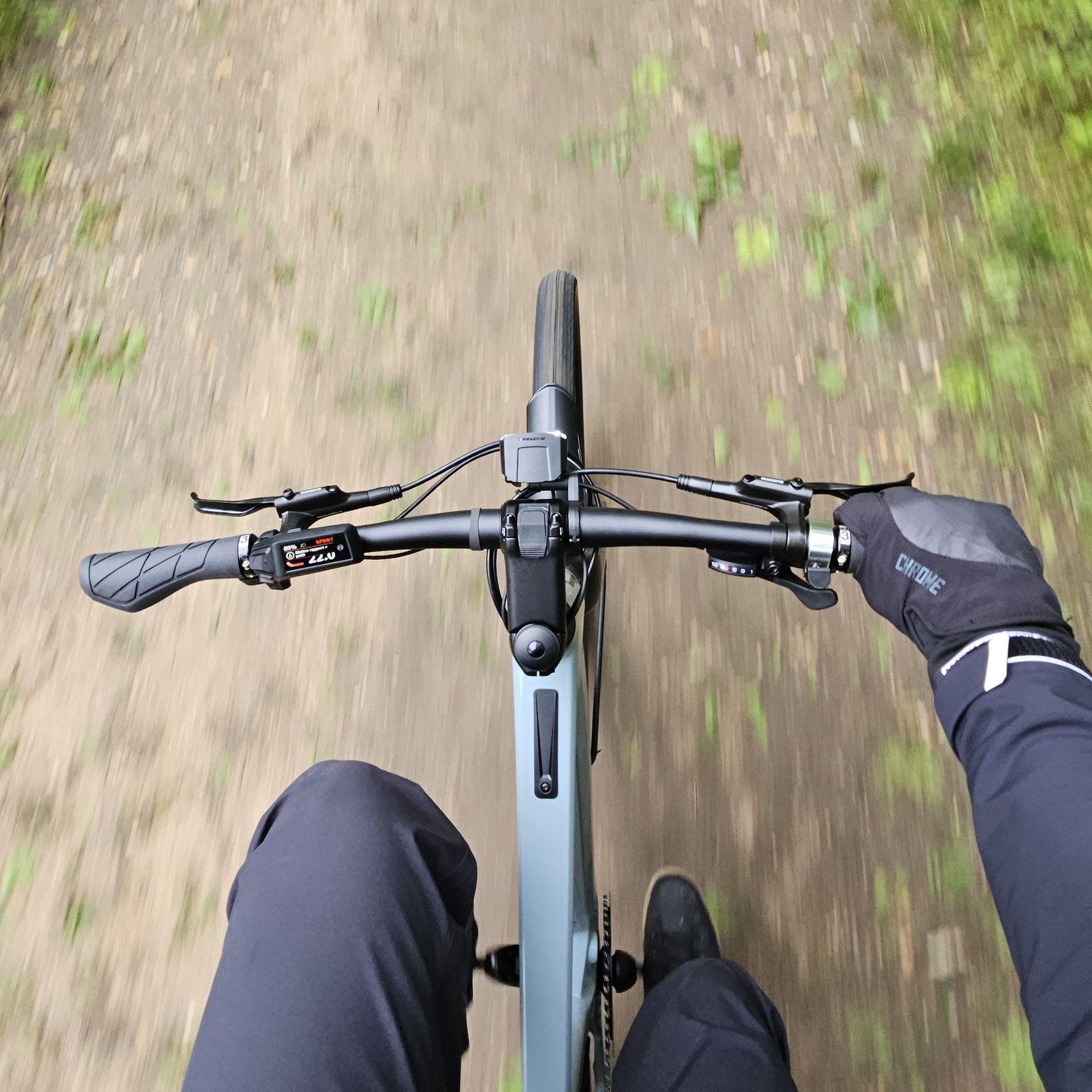 Moustache Dimanche 29 Gravel 2 Flat Bar 2026 conduite chemin