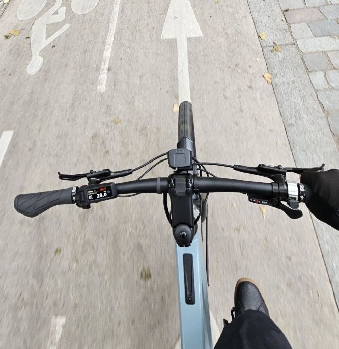 Moustache Dimanche 29 Gravel 2 Flat Bar 2026 conduite piste