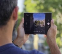 En tenant le Samsung Galaxy Z Fold 8 ouvert à l'horizontale, je prends une photo... verticale. // Source : Arnaud Gelineau - Frandroid