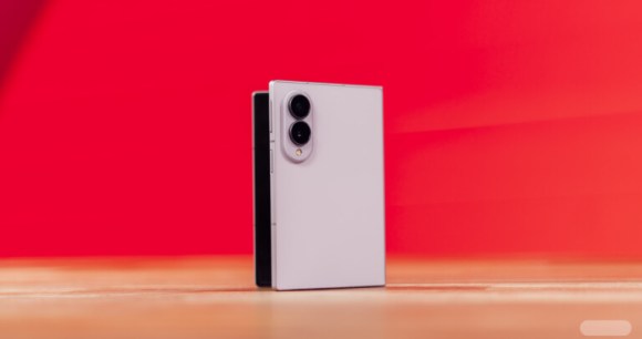 Samsung Galaxy Z Fold 8 // Source : Chloé Pertuis - Frandroid Samsung Galaxy Z Fold 8 // Source : Chloé Pertuis - Frandroid