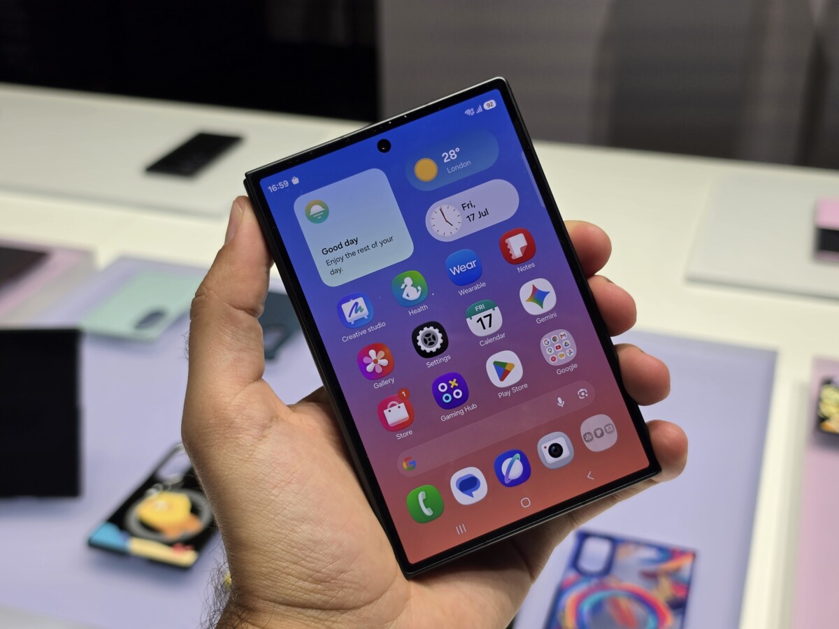 Samsung Galaxy Z Fold 8 // Source : Omar Belkaab - Frandroid Samsung Galaxy Z Fold 8 // Source : Omar Belkaab - Frandroid