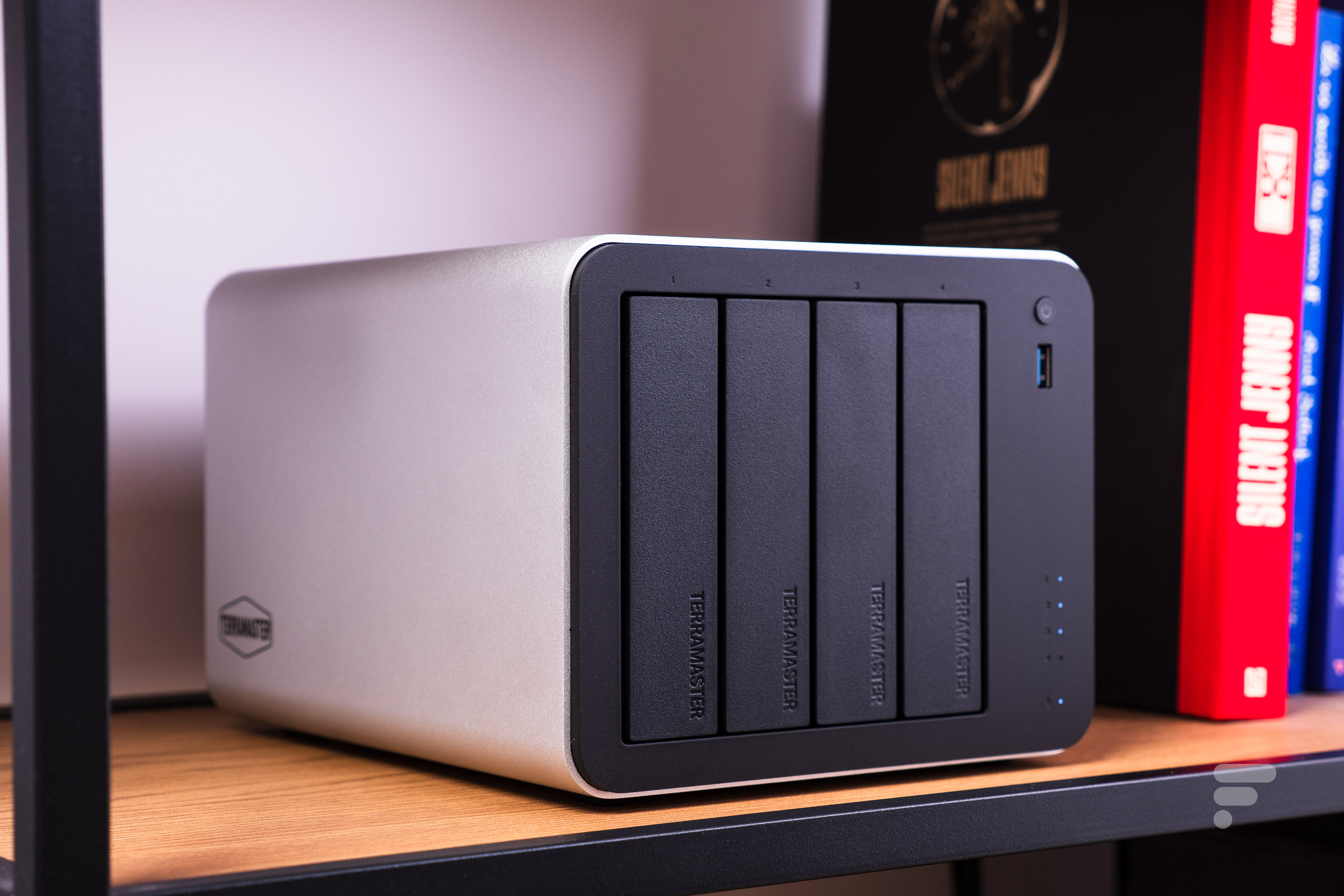 Test TerraMaster F4-425 Pro : un premier NAS boosté à l&rsquo;IA