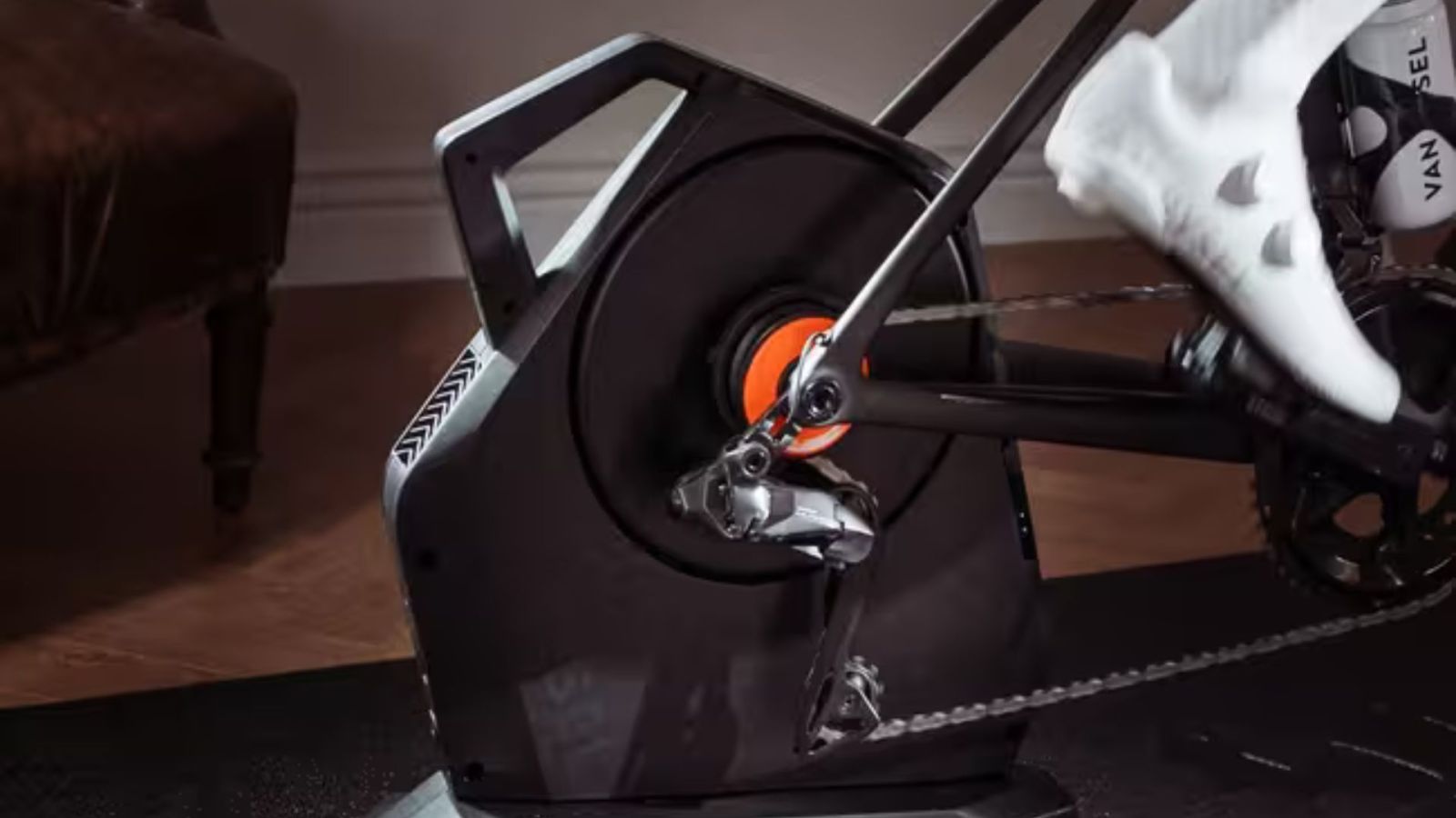 Decathlon تخفض أسعار home trainer Van Rysel RCR بنحو 250 يورو