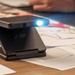 L’Aurzen Zip, un vidéoprojecteur de poche qui se plie en trois, perd 100 € L’Aurzen Zip, un vidéoprojecteur de poche qui se plie en trois, perd 100 €