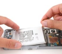 La batterie du S25 Fe pour illustration // Crédit : iFixit - CC BY-NC-SA 3.0 La batterie du S25 Fe pour illustration // Crédit : iFixit - CC BY-NC-SA 3.0