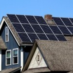 Les panneaux solaires n&rsquo;ont jamais été aussi peu chers : pourquoi l&rsquo;Europe hésite encore