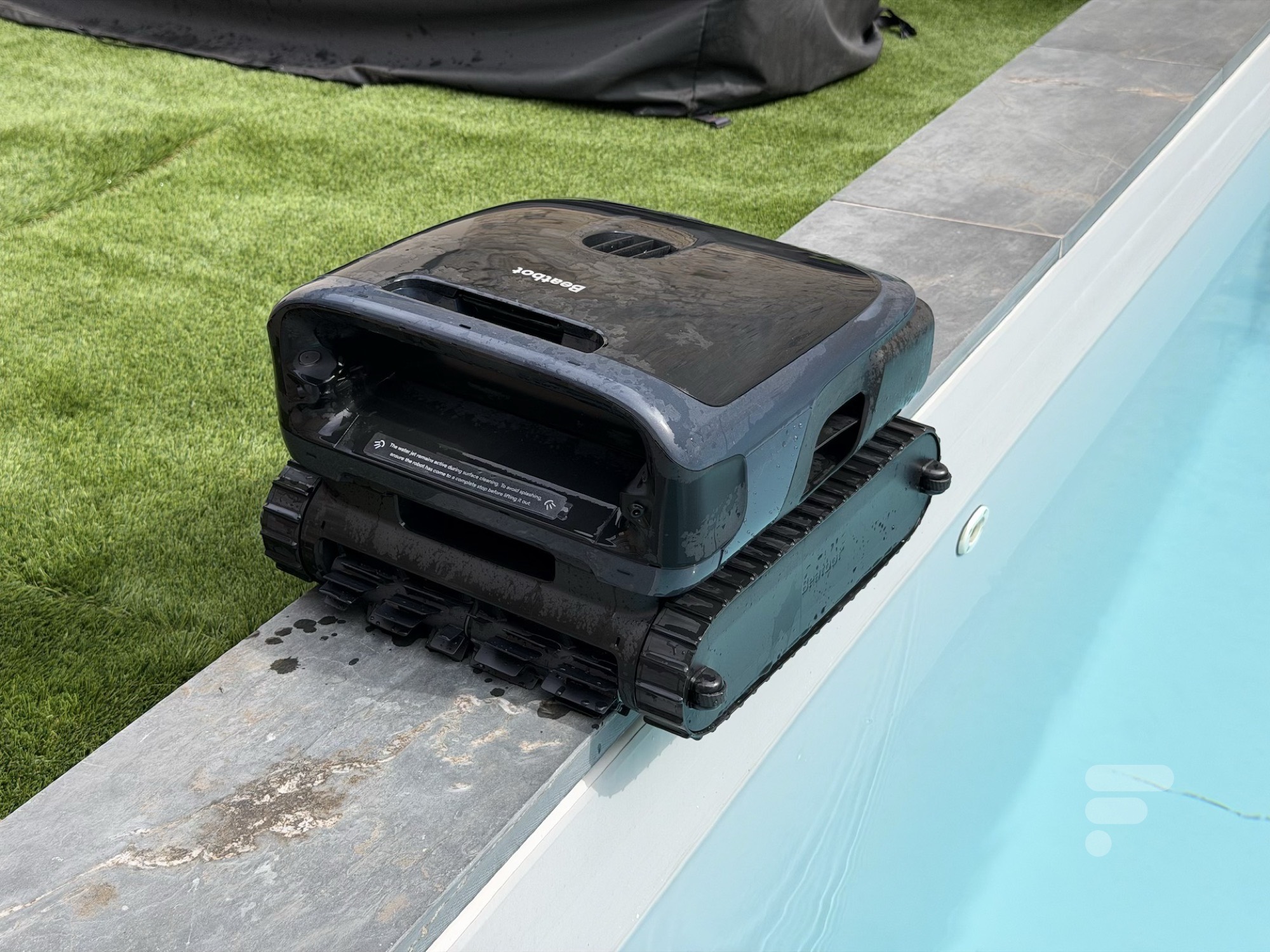 On a testé le Beatbot Sora 70 : le robot de piscine sans fil qui fait (presque) tout