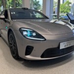 Elle ressemble à une Porsche, coûte 27 000 € et tourne sous Huawei : on a conduit l’Aistaland GT7 électrique en Chine