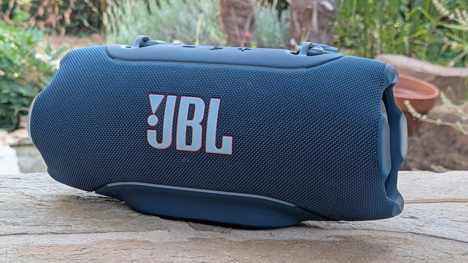 J’ai testé la JBL Xtreme 5 : l’enceinte baroudeuse musclée passe un nouveau cap