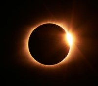 Éclipse solaire // Source : Jongsun Lee via Unsplash