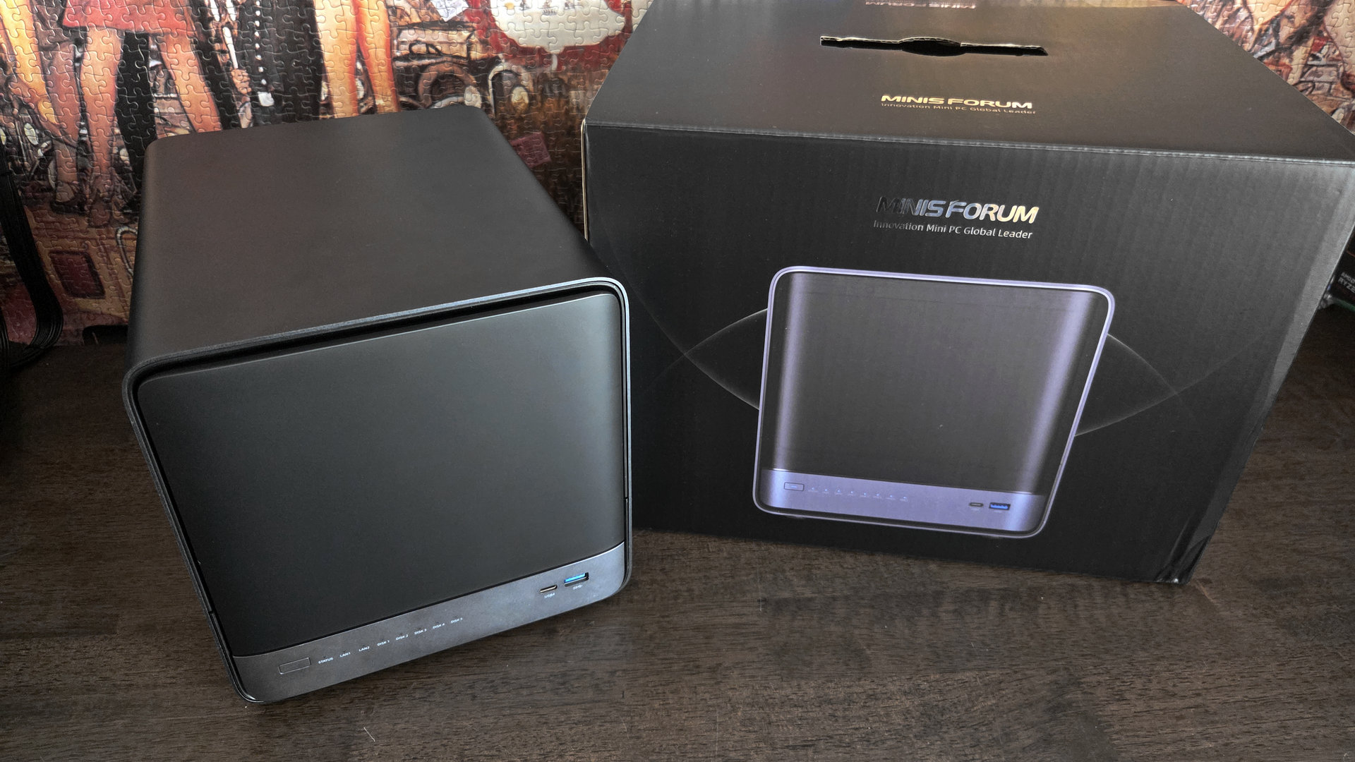 On a testé le Minisforum N5 MAX AI NAS, le NAS cinq baies qui joue aussi les mini-PC surpuissants