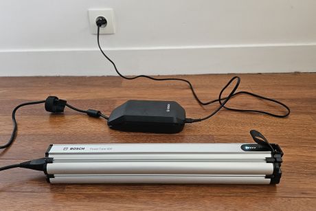 Moustache Mardi 27 FS recharge batterie