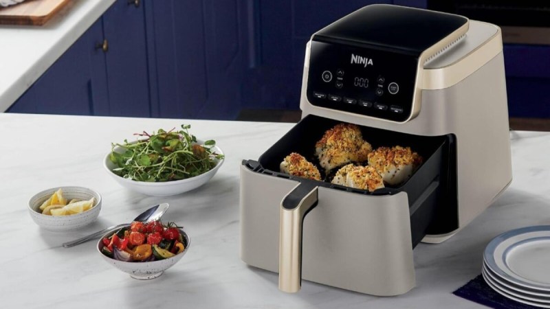 Le Ninja Air Fryer MAX PRO, avec ses 6,2 litres, chute sous les 100 euros sur Amazon