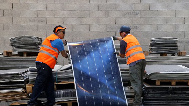 Non, les panneaux solaires ne sont pas impossibles à recycler : la France bat un record