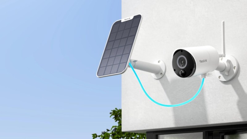 Cette caméra de surveillance connectée avec panneau solaire propose une détection intelligente sans abonnement et chute sous les 70 €