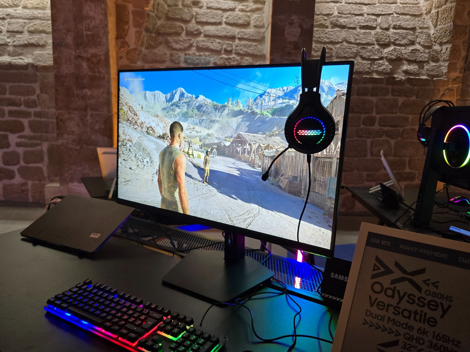 On a essayé le Samsung Odyssey G8, le premier écran 6K pensé pour le jeu