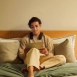 Cette enceinte Sony se place autour du cou, est compatible Dolby Atmos et perd la moitié de son prix