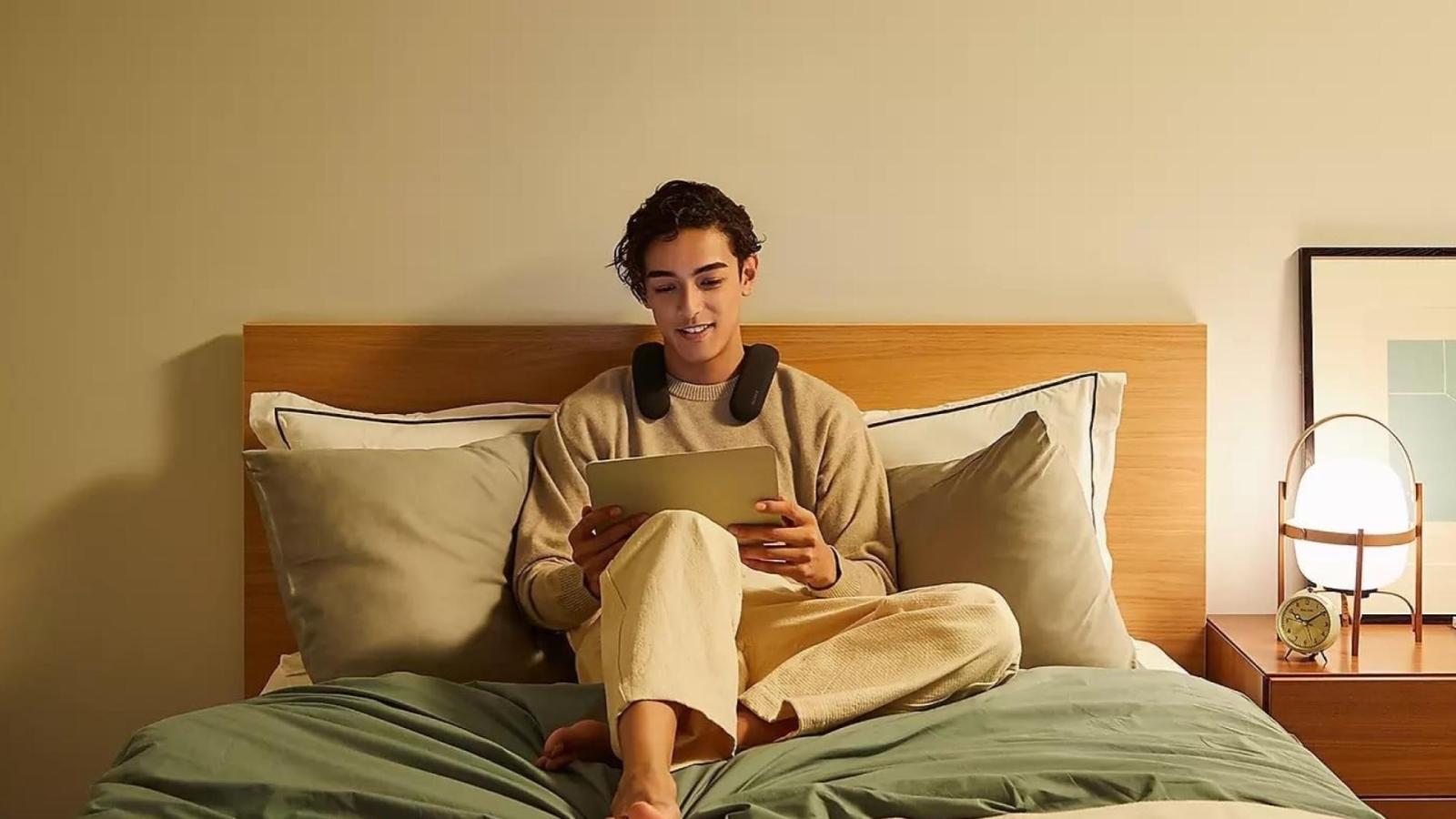 Cette enceinte Sony se place autour du cou, est compatible Dolby Atmos et perd la moitié de son prix
