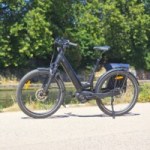 On a testé le Moustache Mardi 27.6 FS (2026) : un vélo électrique urbain au confort royal