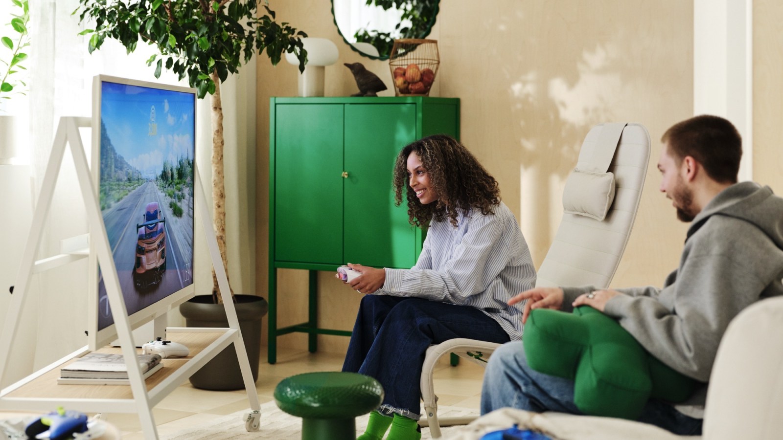 Tabouret joystick, coussin D-pad et meuble TV : Ikea et Xbox lancent YXSTABY