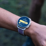 Plus d&rsquo;autonomie et du titane : Suunto muscle sa montre de trail compacte avec la Race 3S
