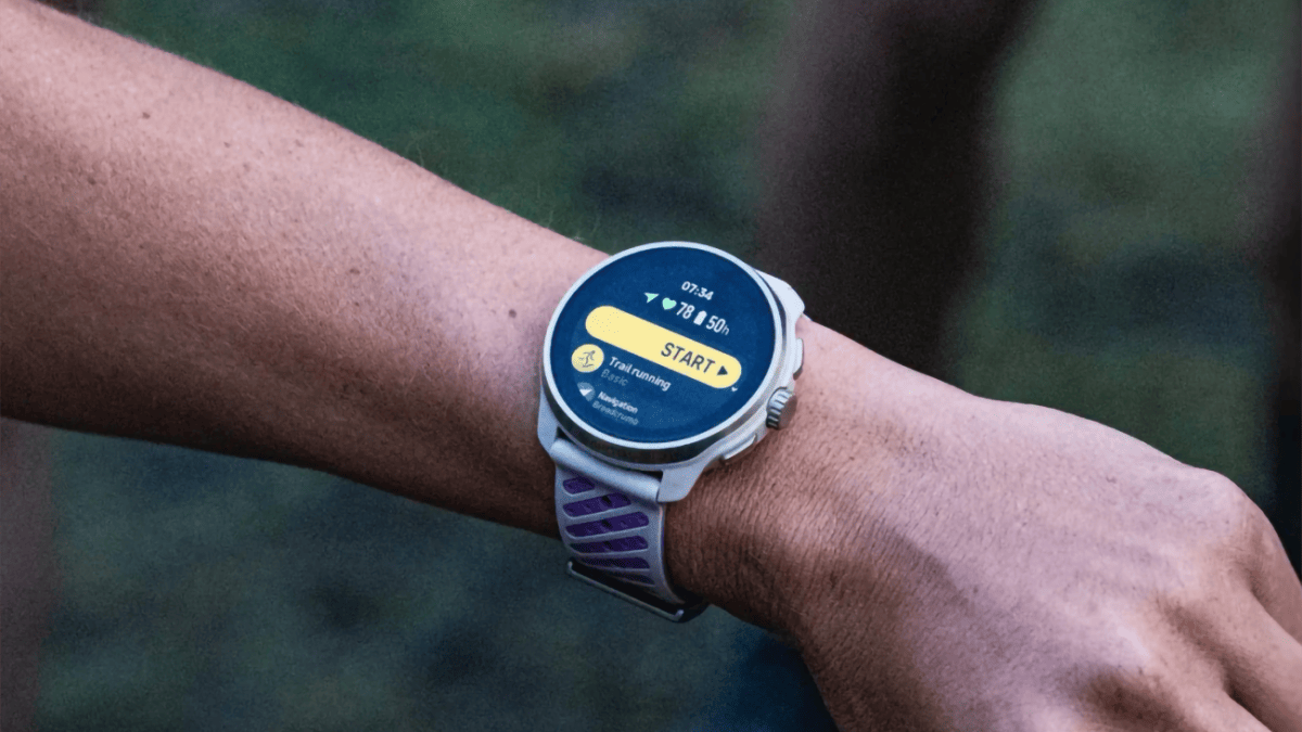 Image Plus d’autonomie et du titane : Suunto muscle sa montre de trail compacte avec la Race 3S