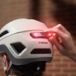 Feu arrière magnétique et boucle aimantée : Trek lance son casque vélo ultime pour la ville