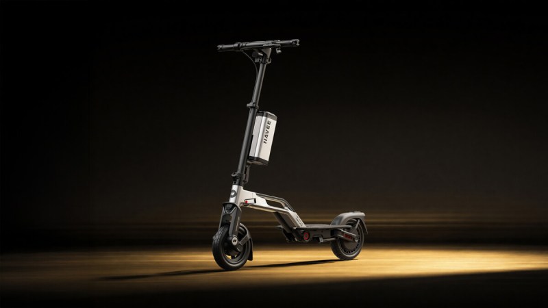 Batterie amovible et pliage triple : cette trottinette électrique promet de se ranger n’importe où