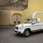 À Paris, le pape Léon XIV roule en voiture électrique : tous les détails de cette Papamobile unique en son genre