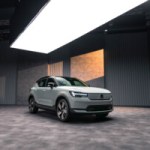 On est montés à bord du nouveau Volvo EX40 : écran géant et Gemini aux commandes