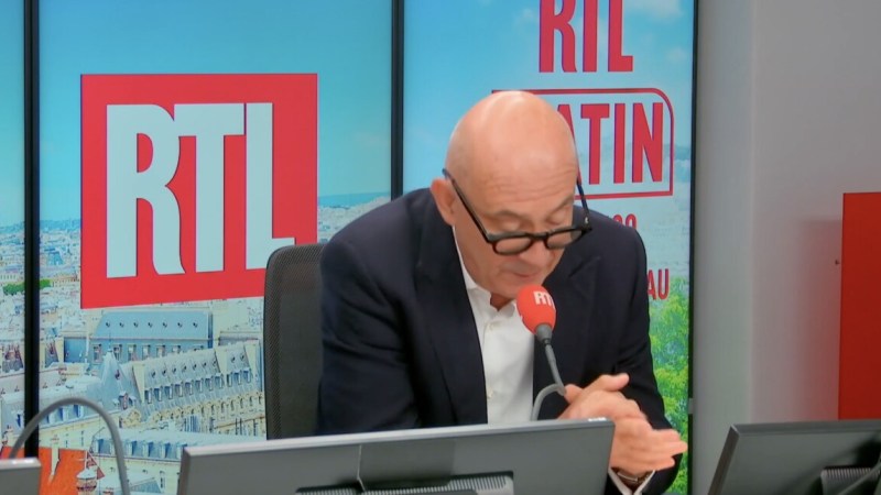 « Je devais arriver pour le déjeuner » : l’erreur de recharge qui a piégé François Lenglet en voiture électrique sur RTL