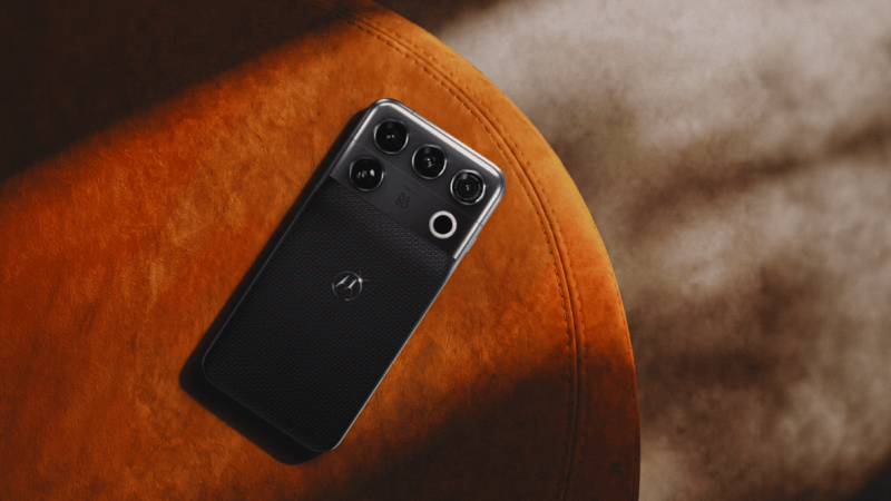 Motorola Signature 27 : le téléphone qui veut tout faire mieux que tout le monde