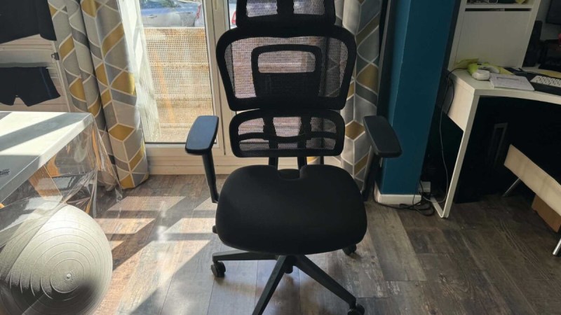 On a testé la chaise ergonomique Percko : l’assise séduit, le montage déçoit