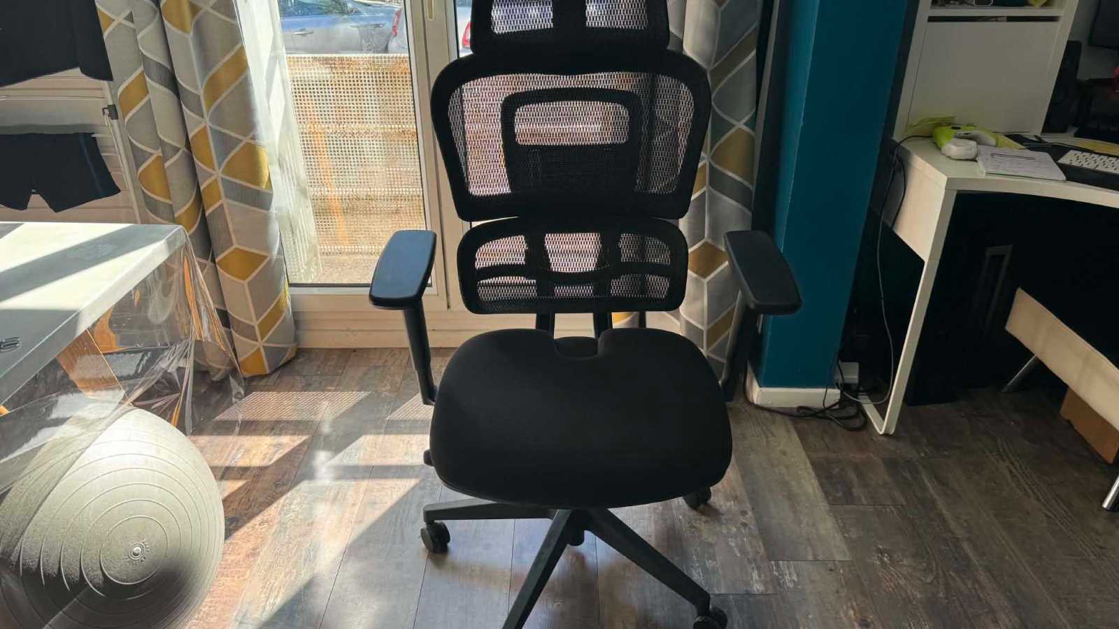 On a testé la chaise ergonomique Percko : l’assise séduit, le montage déçoit