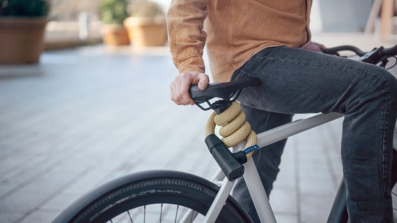 Cet antivol vélo se déverrouille presque tout seul quand vous vous approchez de lui