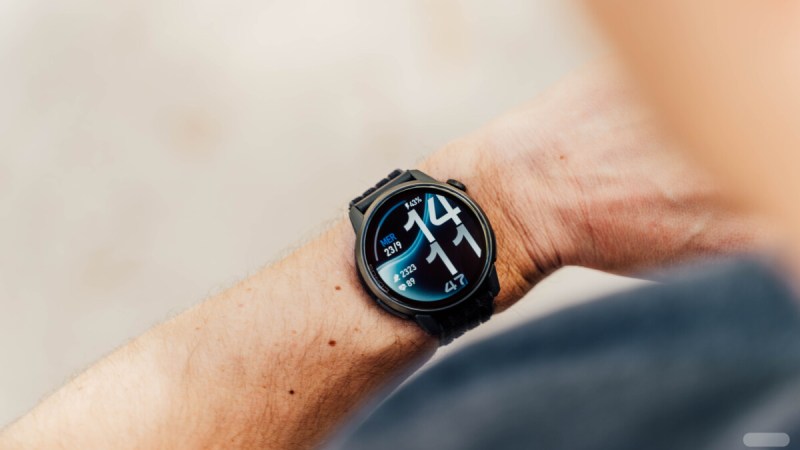J’ai testé la Coros Pace 4 Pro : un écran géant, des matériaux premium et une autonomie monstrueuse