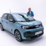 La voiture électrique la moins chère de France ! Je suis monté à bord de la nouvelle Dacia Spring