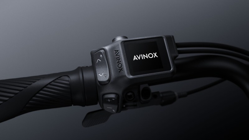 Vitesses automatiques, suivi Apple et 5 boutons pratiques : le nouvel écran Avinox pour vélo électrique veut vous simplifier la vie