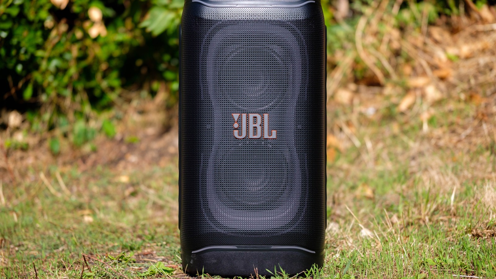 J’ai testé la JBL PartyBox 330 : elle fait trembler les murs, même dehors