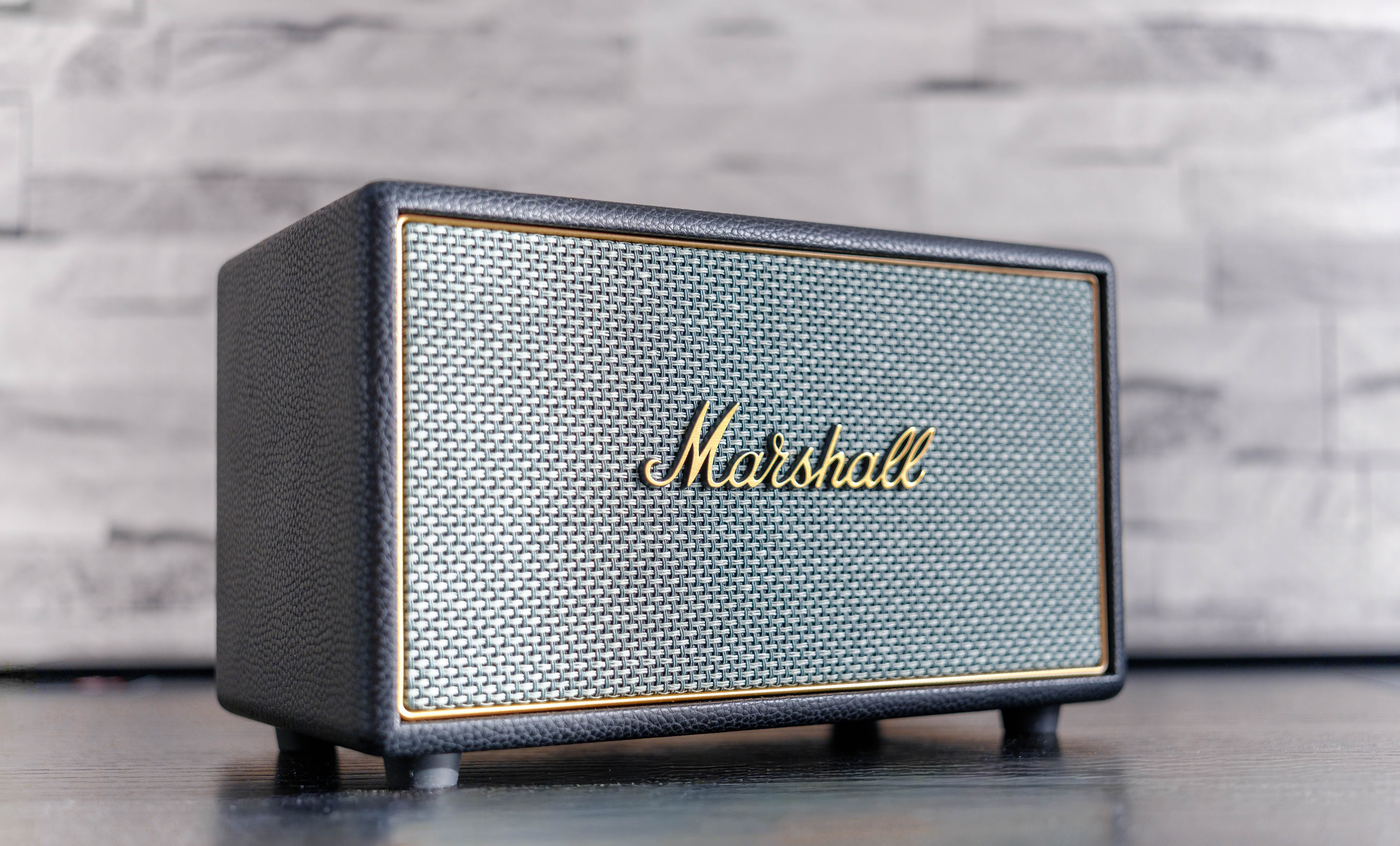 J&rsquo;ai testé l&rsquo;enceinte de salon Marshall Acton IV : un joli caractère
