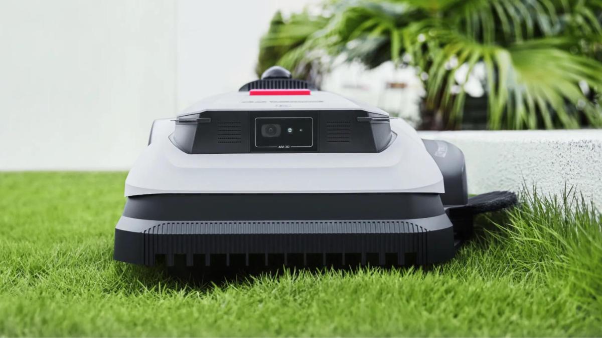 Équipé d’un coupe-bordure physique et d’un LiDAR, ce robot tondeuse Ecovacs est à -40 % (mais pas pour longtemps)