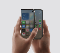 Effet de flou transparent à l'ouverture de l'iPhone Duo. // Source : Apple Effet de flou transparent à l'ouverture de l'iPhone Duo. // Source : Apple