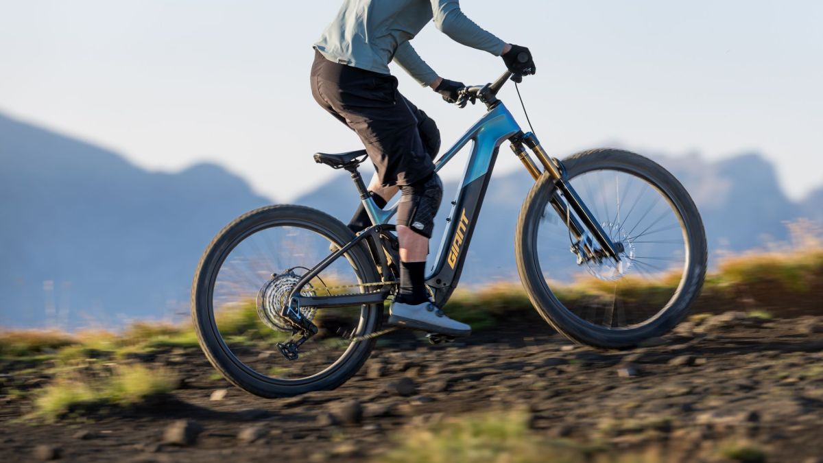 Moins de 22 kg pour 120 Nm : Giant dévoile un VTT électrique qui vient défier les meilleurs modèles du marché